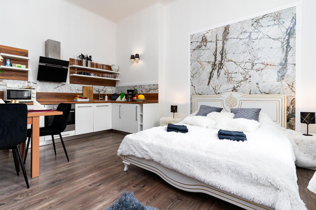 Emperors Elegance Suite Πράγα Εξωτερικό φωτογραφία